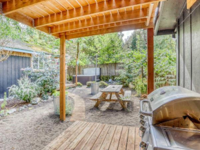 Hearthstone Retreat, Rhododendron